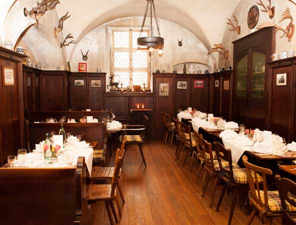 Unser historisches Bräustüble, zunächst Hauskapelle und anschließend Bierstube der Ochsen-Brauerei. Heute ein gern genutzer Raum für Veranstaltungen und Feiern aller Art.